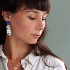renske versluijs - porcelain earring lungo