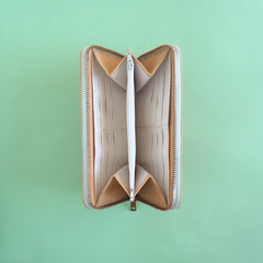 Renske Versluijs - leather wallet nude