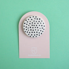 Porcelain brooch dots - Renske Versluijs