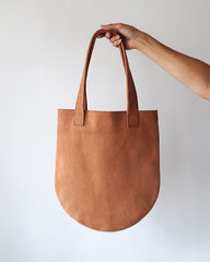 Leather shoulderbag in the colour terracotta by Renske Versluijs