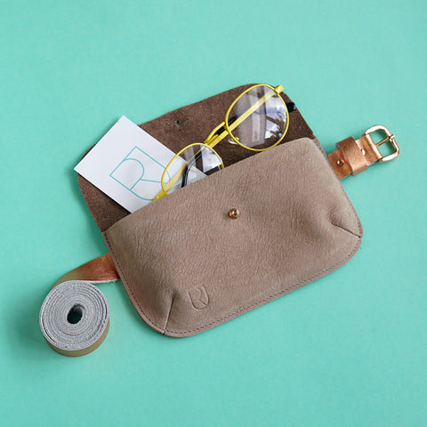 Renske Versluijs - fanny pack taupe