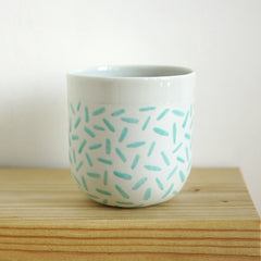 Renske Versluijs - porcelain cup stripes