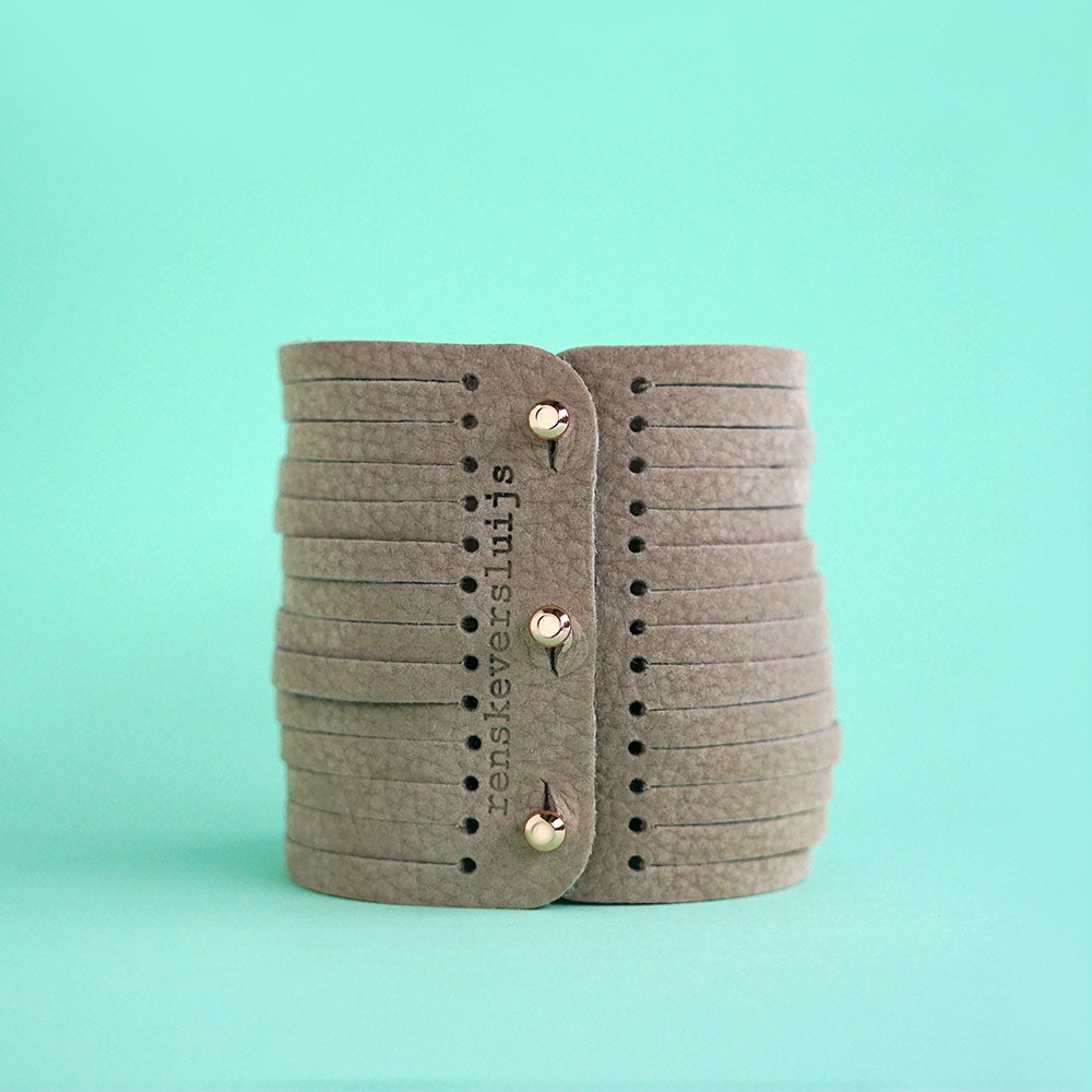 leather bracelet taupe - renskeversluijs