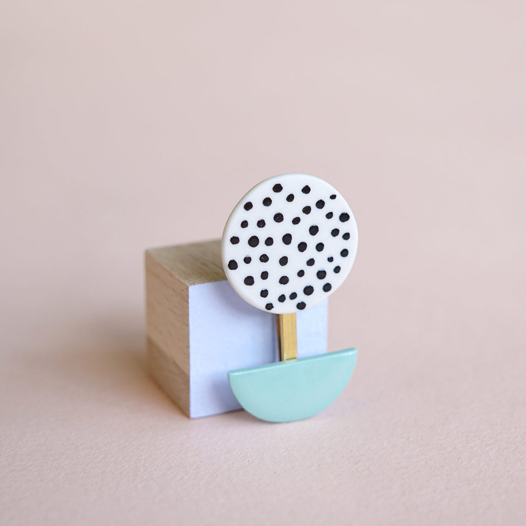 porcelain brooch #02 dots-mint - renskeversluijs