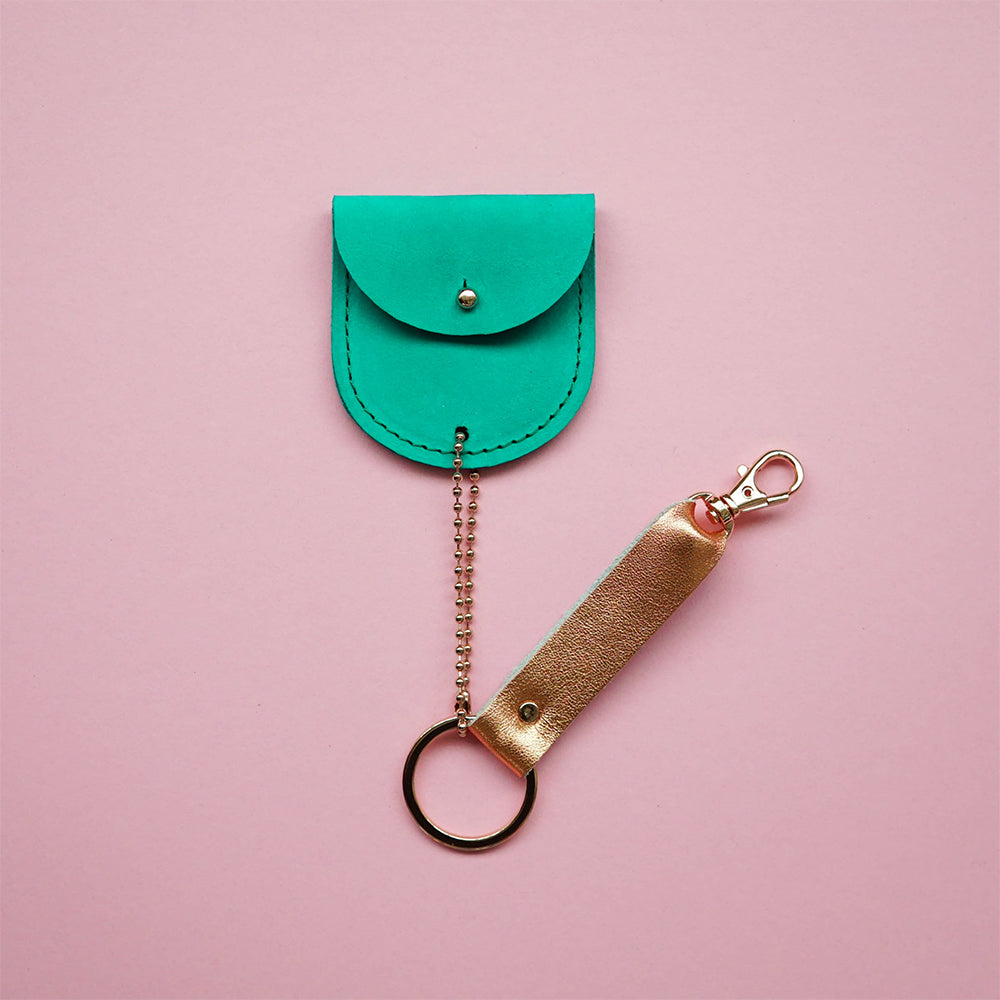 leather keychain green - Renske Versluijs