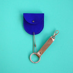 leather keychain kobalt - Renske Versluijs